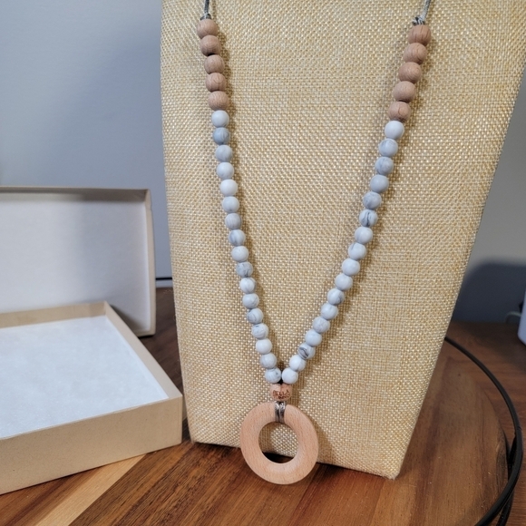 Bella Tunno Teething Necklace Jewelry for Mom and Baby Silicone Beads Breakaway - Picture 8 of 16